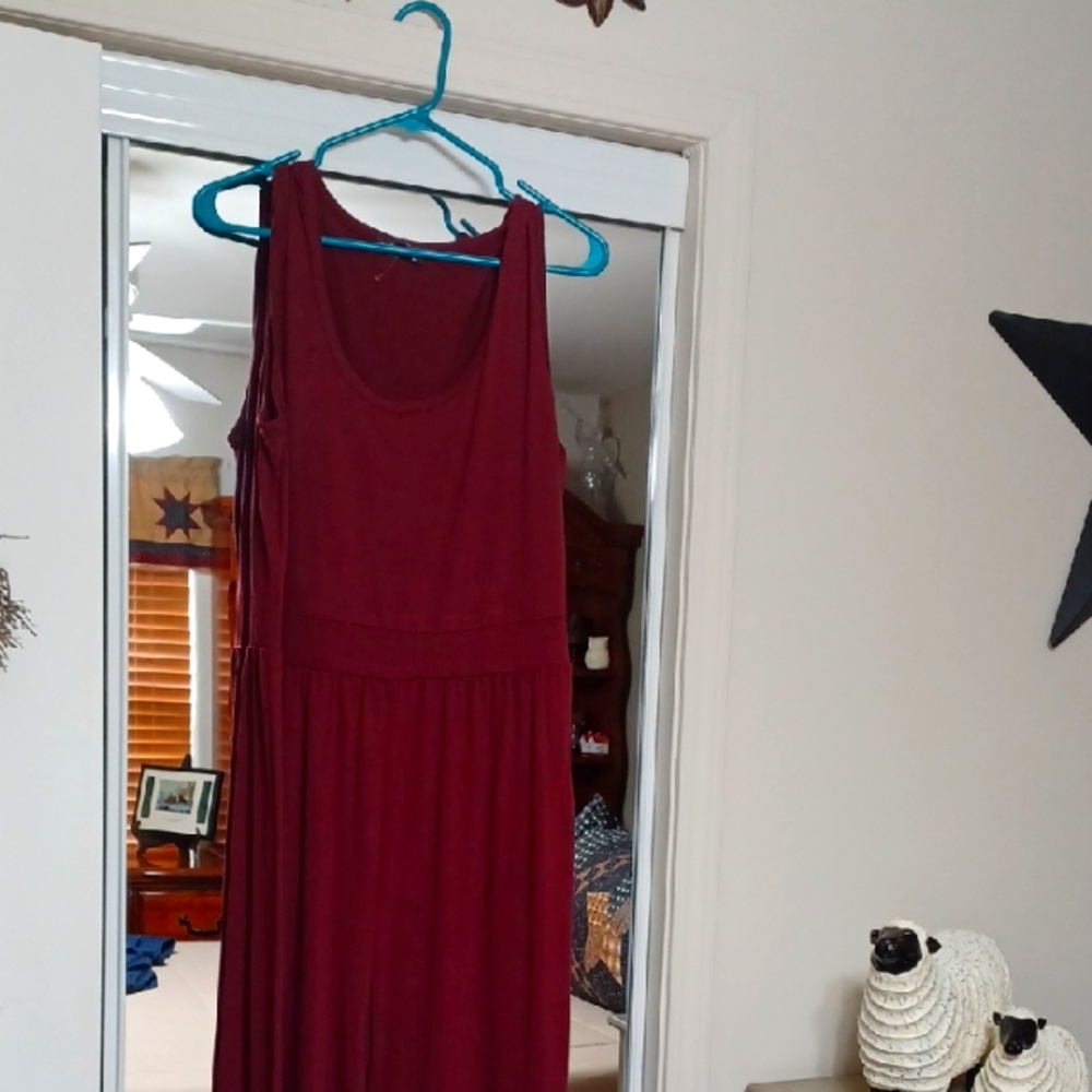Elegant Sleeveless Jumpsuit in Rich Burgundy